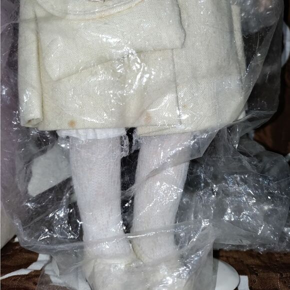 Collector's Porcelain vintage doll - Picture 12 of 12
